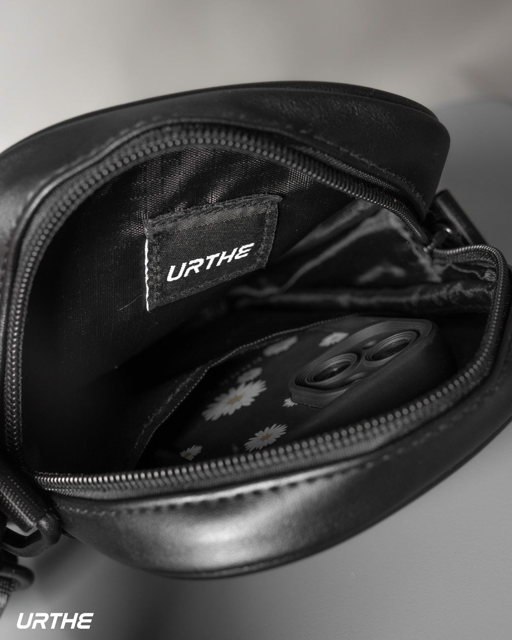 URTHE - กระเป๋าสะพาย รุ่น 3D METAL PHONE BAG