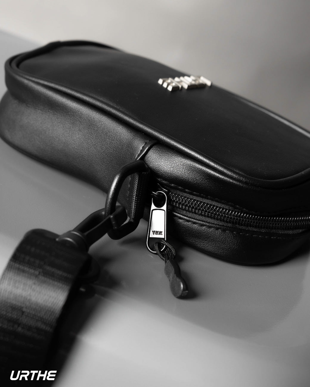 URTHE - กระเป๋าสะพาย รุ่น 3D METAL PHONE BAG