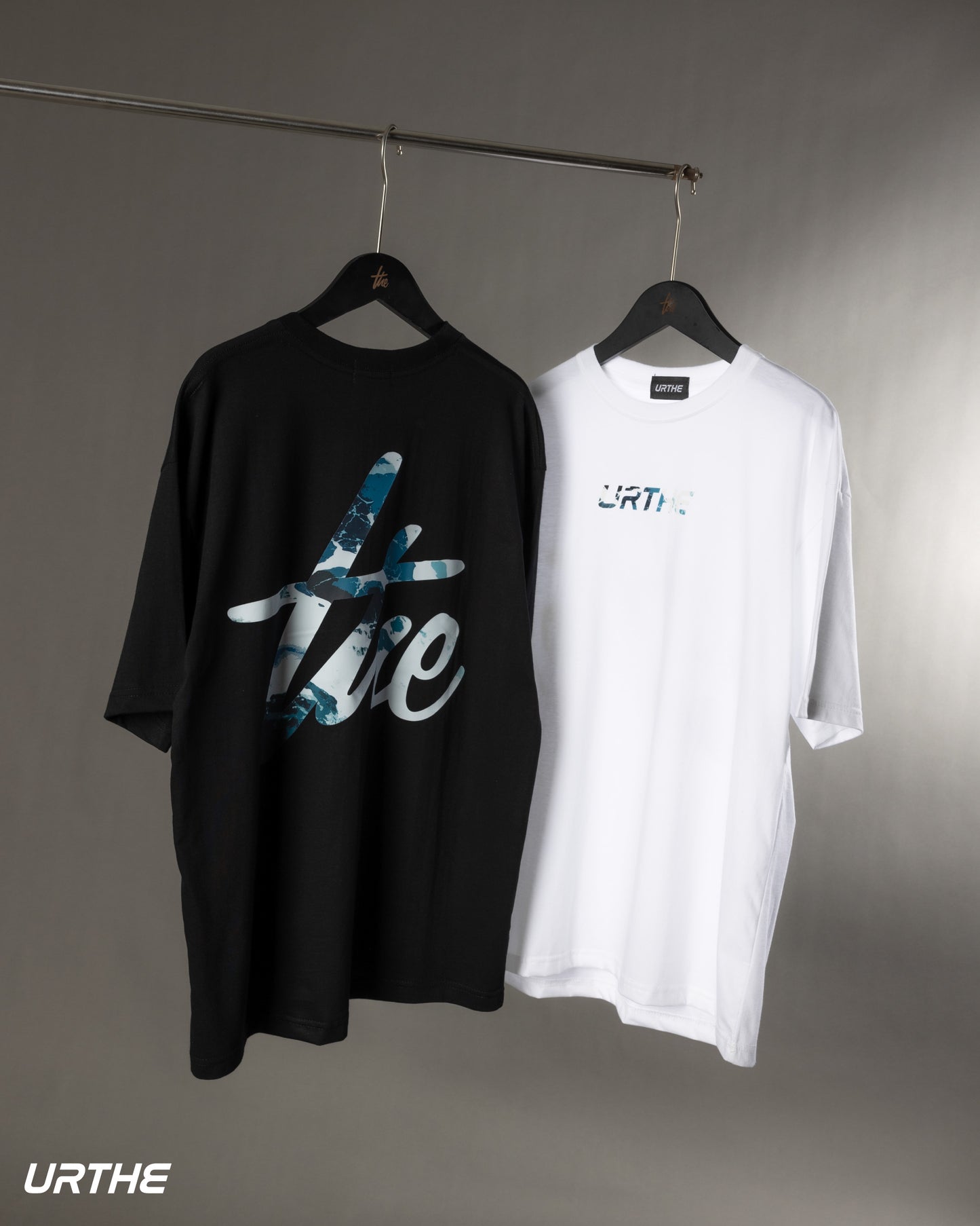 URTHE - เสื้อยืด แขนสั้น พิมพ์ลาย Col. DFT BOX LOGO