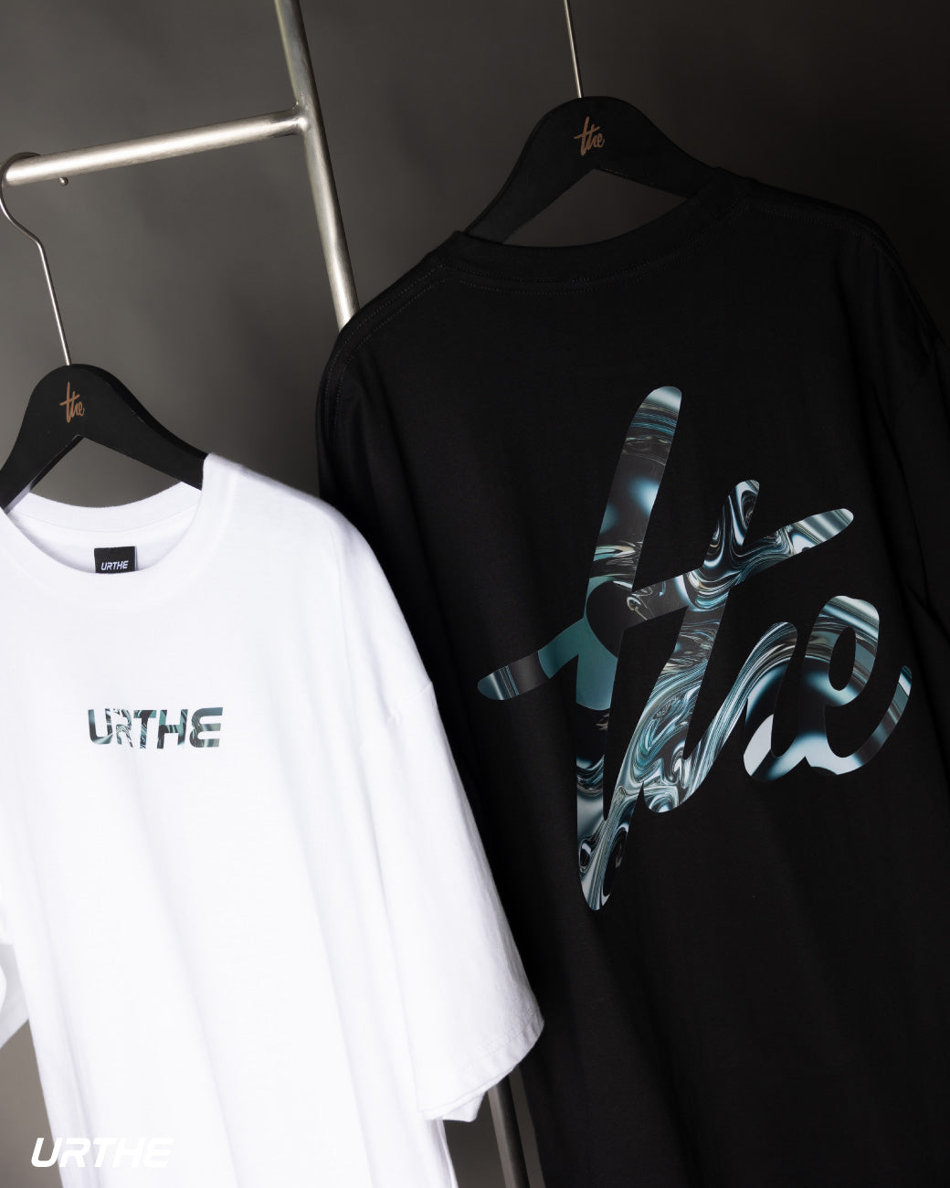 URTHE - เสื้อยืด เเขนสั้น พิมพ์ลาย รุ่น DFT BOX LOGO 2.0