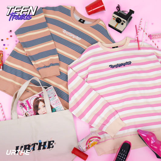 URTHE - เสื้อสเวตเตอร์ แขนยาว ปักลาย รุ่น TEEN TROUBLES STRIPED Col. TEEN TROUBLES