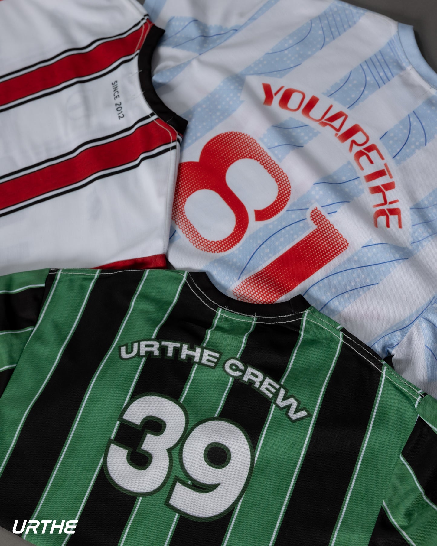 URTHE - เสื้อยืด เเขนสั้น ปริ้นลาย รุ่น URTHE F.C.