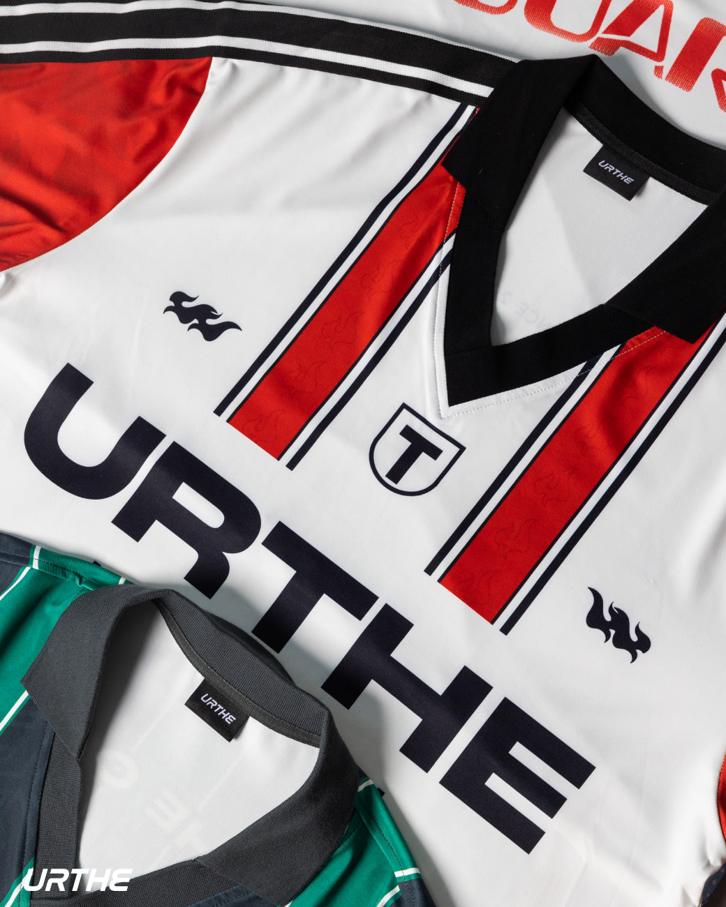 URTHE - เสื้อโปโล เเขนสั้น ปริ้นลาย รุ่น URTHE F.C.