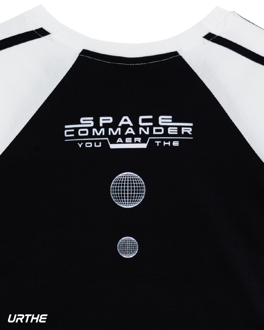 URTHE - เสื้อยืด ครอป แขนสั้น รุ่น SPACE COMMANDER