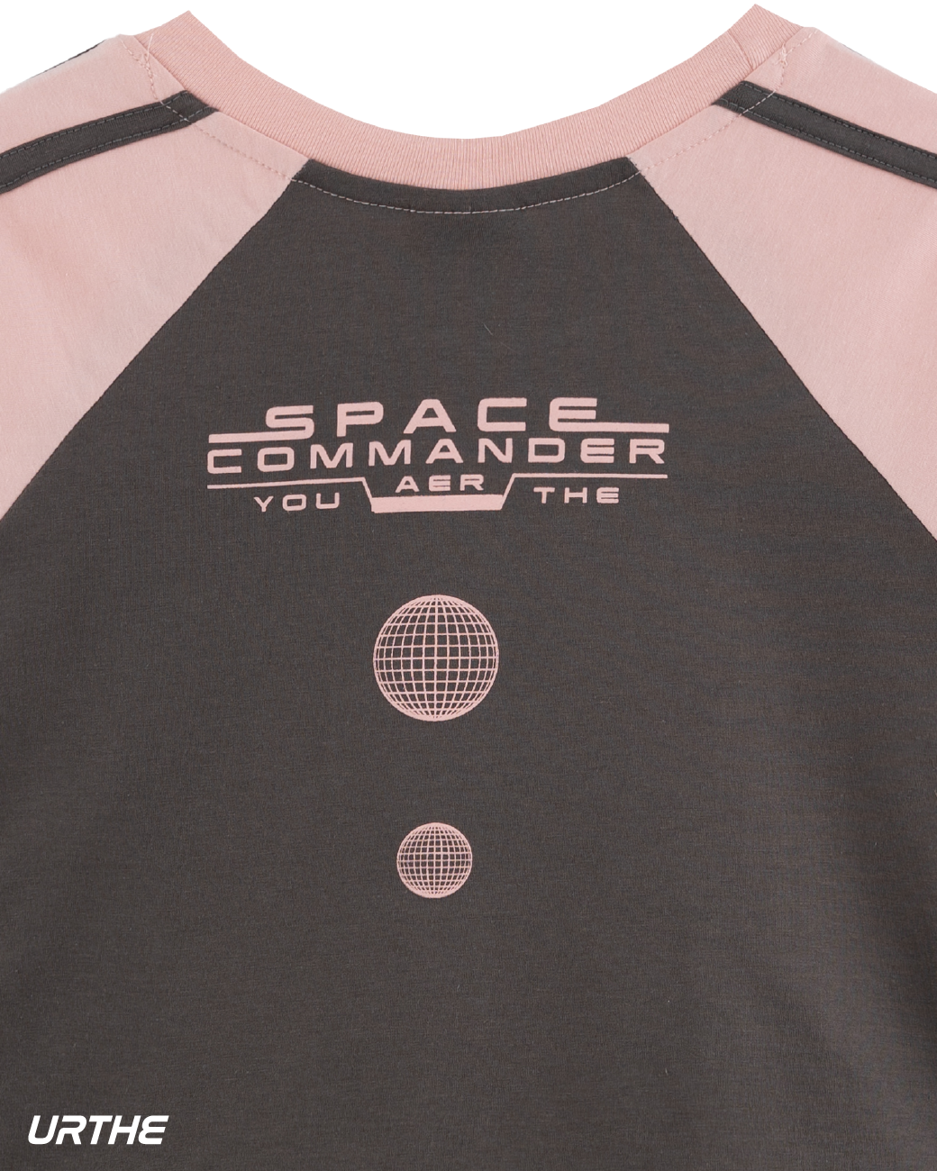 URTHE - เสื้อยืด ครอป แขนสั้น รุ่น SPACE COMMANDER