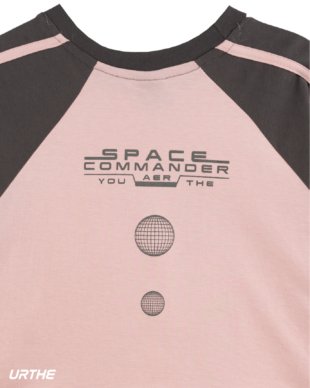 URTHE - เสื้อยืด ครอป แขนสั้น รุ่น SPACE COMMANDER