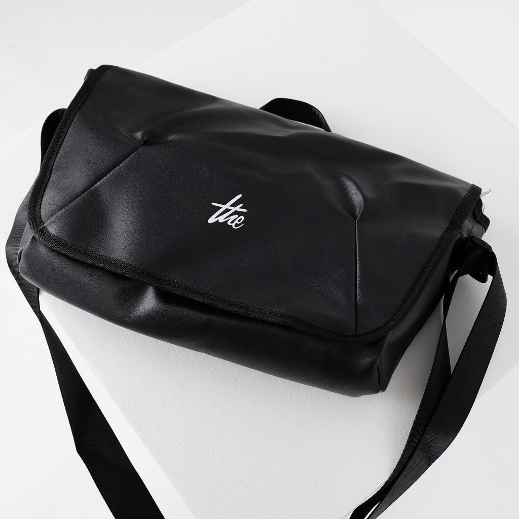 URTHE - กระเป๋า รุ่น MESSENGER BAG