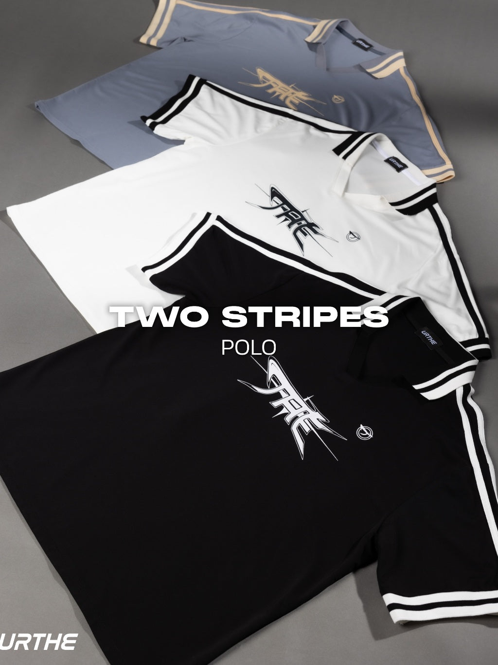 URTHE - เสื้อโปโล แขนสั้น สกรีนลาย รุ่น TWO STRIPES