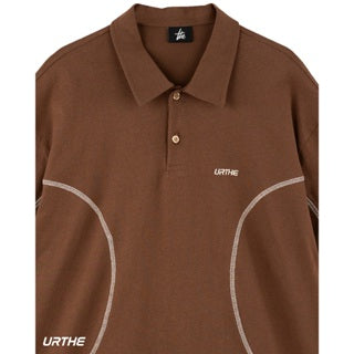 URTHE - เสื้อโปโล แขนสั้น ปักลาย รุ่น CURLY STITCHES POLO