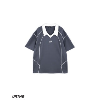 URTHE - เสื้อโปโล สกรีนลาย 3D รุ่น SPORTY V-NECK POLO