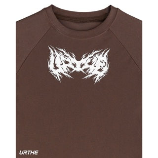 URTHE - เสื้อยืดครอป แขนสั้น สกรีนลาย รุ่น URPUNK