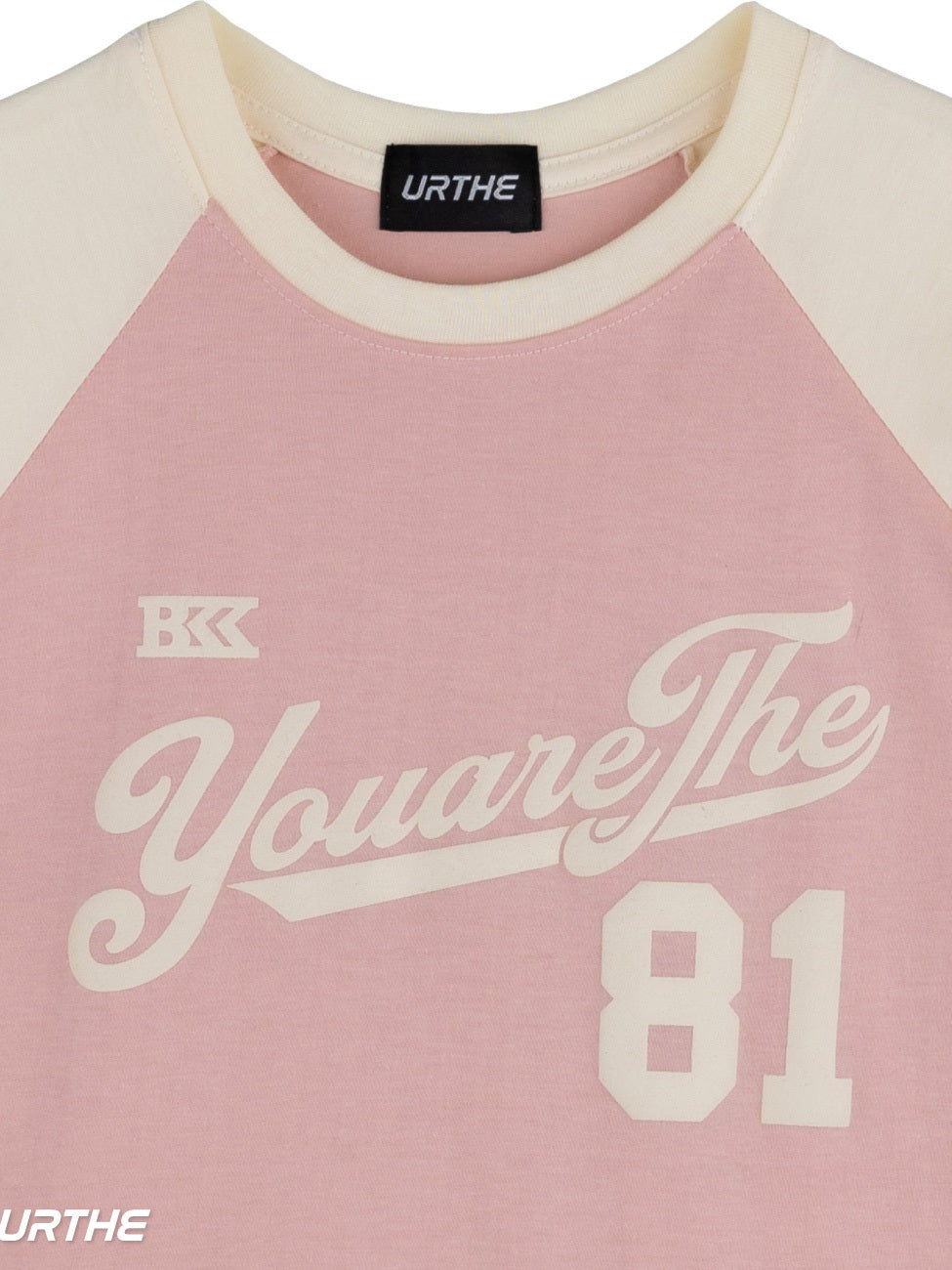 URTHE - เสื้อยืดครอป ทูโทน สกรีนลาย รุ่น THE 81