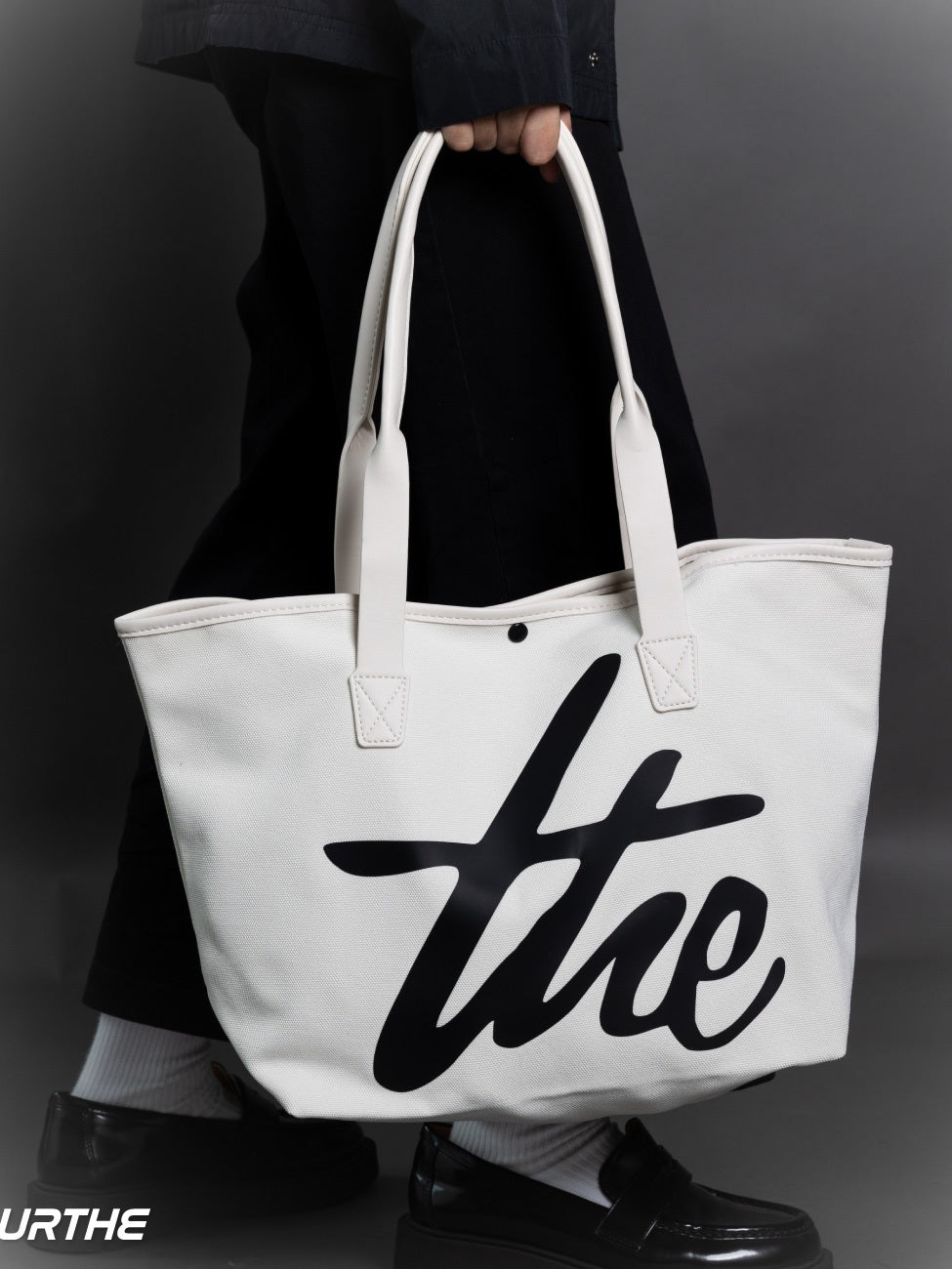 URTHE - กระเป๋าผ้าแคนวาส รุ่น THETHE CANVAS TOTE BAG